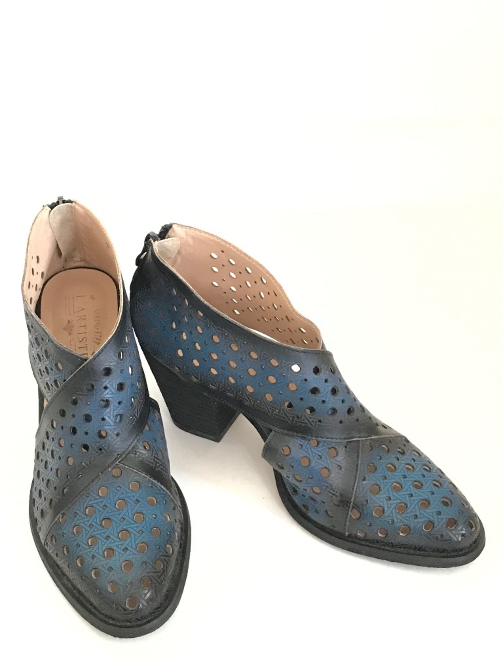 L’ARTISTE Spring Step Ghalna Blue Black Leather Cutout Booties Heel Size 8.5